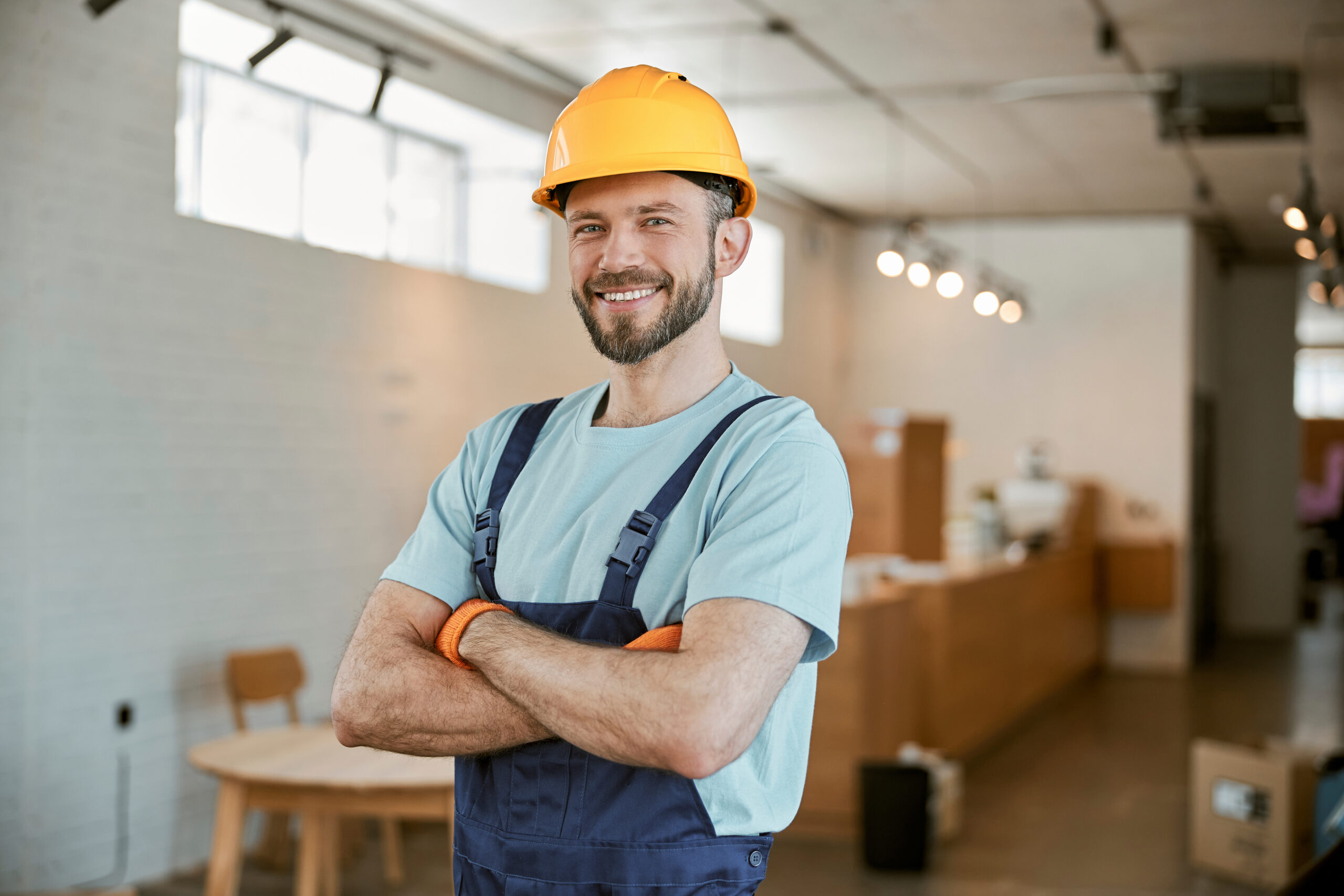 Professionnel de la maintenance dans un bâtiment